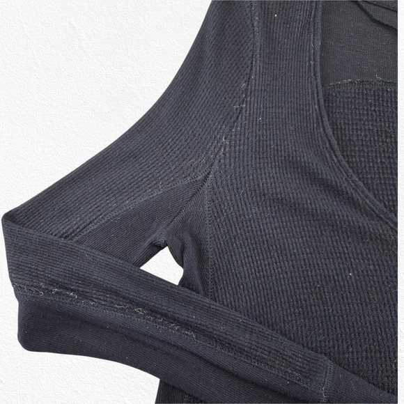 We The Free Black Waffle Knit Thermal Top Thumbholes Layered Hem Size Medium - Picture 4 of 9